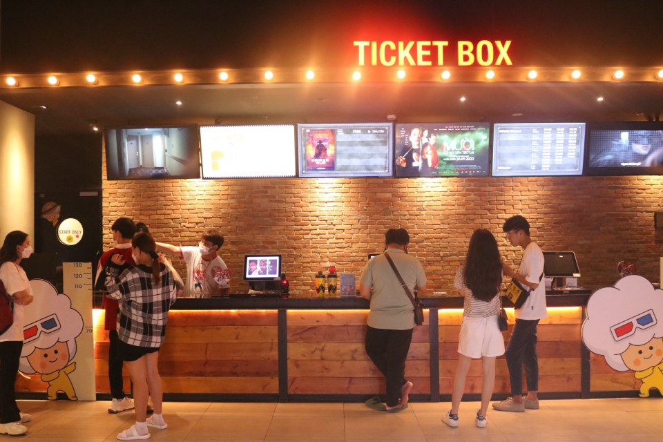 Kiti Cinema Van Cao